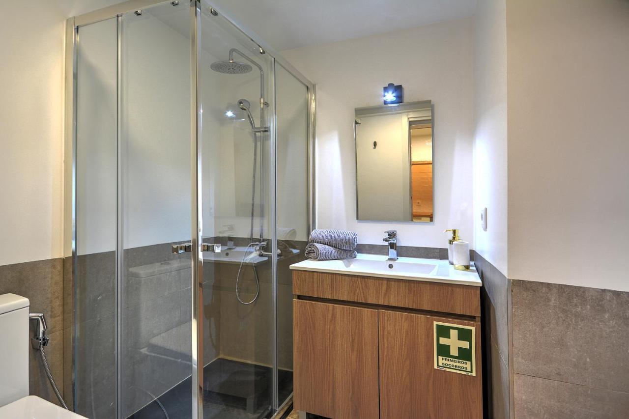 Traditional Apartment With A Terrace, Ac And Fast Internet リスボン エクステリア 写真